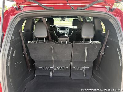2025 Chrysler Pacifica Select - Photo 18 - Newport, KY 41071