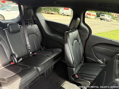 2025 Chrysler Pacifica Select - Photo 15 - Newport, KY 41071