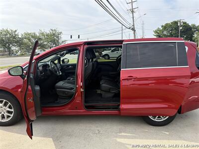 2025 Chrysler Pacifica Select - Photo 10 - Newport, KY 41071