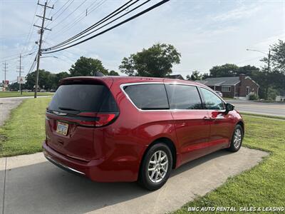 2025 Chrysler Pacifica Select - Photo 5 - Newport, KY 41071