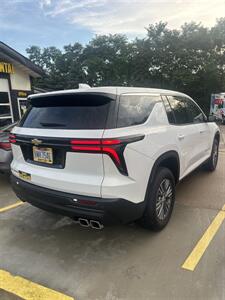 2024 Chevrolet Traverse LS   - Photo 2 - Newport, KY 41071