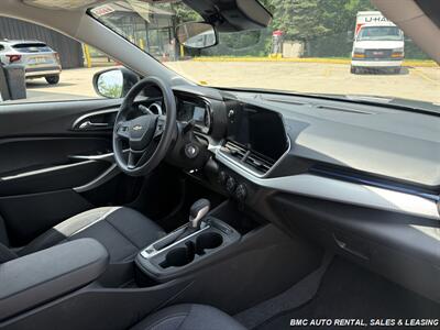2025 Chevrolet Trax LS   - Photo 9 - Newport, KY 41071