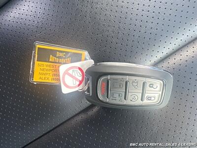 2023 Chrysler Pacifica   - Photo 10 - Newport, KY 41071