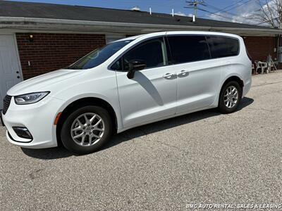 2024 Chrysler Pacifica Touring L   - Photo 2 - Newport, KY 41071