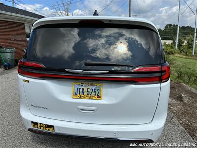 2024 Chrysler Pacifica Touring L   - Photo 5 - Newport, KY 41071
