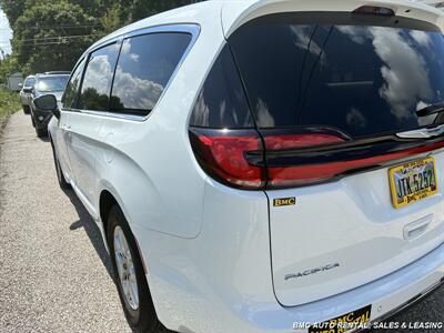 2024 Chrysler Pacifica Touring L   - Photo 7 - Newport, KY 41071
