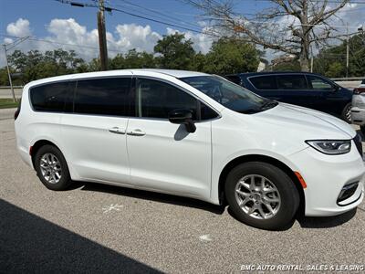 2024 Chrysler Pacifica Touring L   - Photo 1 - Newport, KY 41071