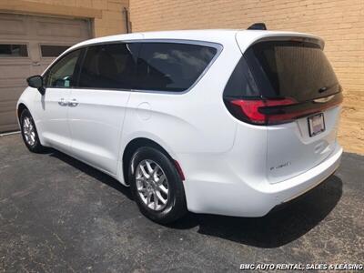 2024 Chrysler Pacifica   - Photo 4 - Newport, KY 41071