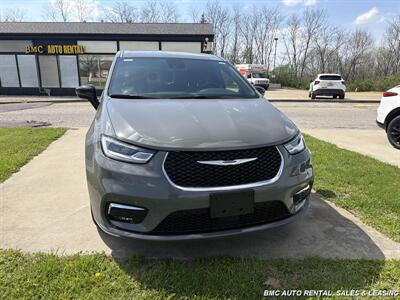 2025 Chrysler Pacifica Select   - Photo 1 - Newport, KY 41071