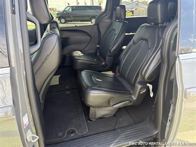 2025 Chrysler Pacifica Select   - Photo 6 - Newport, KY 41071