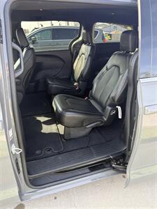 2025 Chrysler Pacifica Select   - Photo 7 - Newport, KY 41071