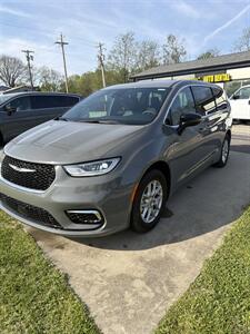 2025 Chrysler Pacifica Select   - Photo 1 - Newport, KY 41071