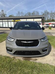 2025 Chrysler Pacifica Select   - Photo 3 - Newport, KY 41071