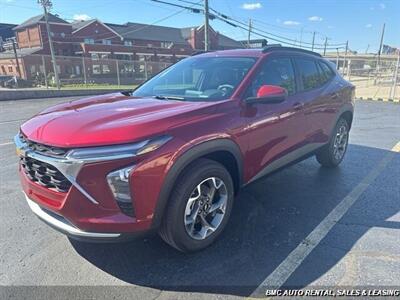 2024 Chevrolet Trax   - Photo 2 - Newport, KY 41071