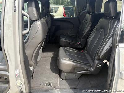 2025 Chrysler Pacifica Select   - Photo 8 - Newport, KY 41071
