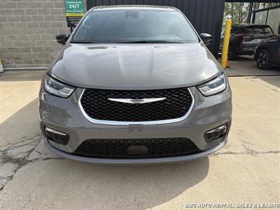 2025 Chrysler Pacifica Select   - Photo 3 - Newport, KY 41071