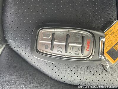 2025 Chrysler Pacifica Select   - Photo 12 - Newport, KY 41071