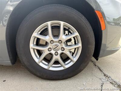 2025 Chrysler Pacifica Select   - Photo 11 - Newport, KY 41071