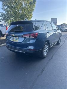 2024 Chevrolet Equinox LT   - Photo 2 - Newport, KY 41071