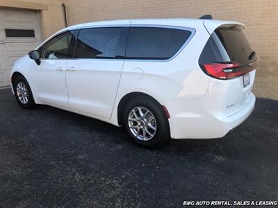 2024 Chrysler Pacifica   - Photo 4 - Newport, KY 41071