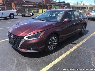 2023 Nissan Altima 2.5 SV   - Photo 2 - Newport, KY 41071