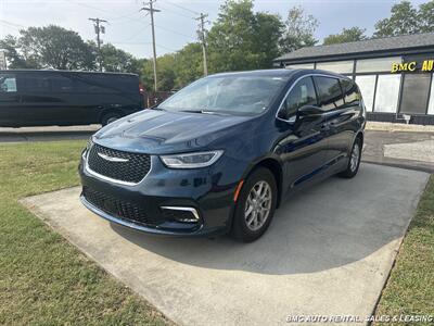 2025 Chrysler Pacifica Select   - Photo 1 - Newport, KY 41071