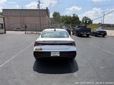 2025 Hyundai ELANTRA SE   - Photo 5 - Newport, KY 41071