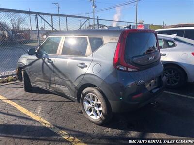 2022 Kia Soul LX   - Photo 3 - Newport, KY 41071