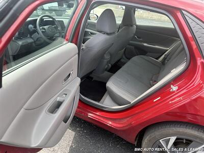 2024 Hyundai ELANTRA SEL   - Photo 8 - Newport, KY 41071