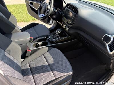 2025 Kia Soul LX   - Photo 16 - Newport, KY 41071