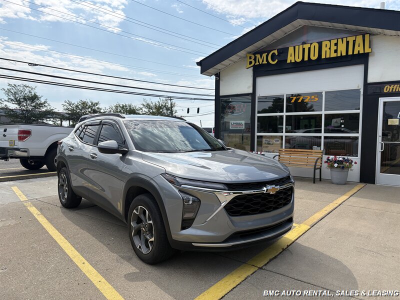 2024 Chevrolet Trax LT   - Photo 1 - Newport, KY 41071
