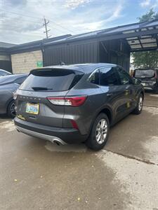 2022 Ford Escape SE   - Photo 2 - Newport, KY 41071