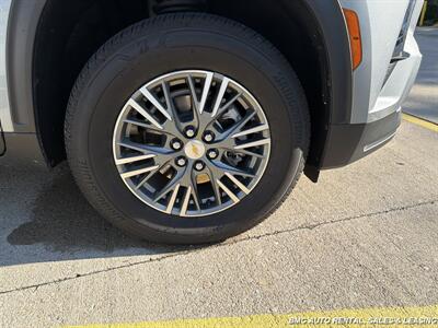 2024 Chevrolet Traverse LT   - Photo 11 - Newport, KY 41071