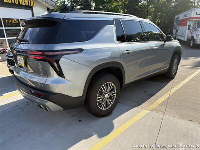 2024 Chevrolet Traverse LT   - Photo 2 - Newport, KY 41071