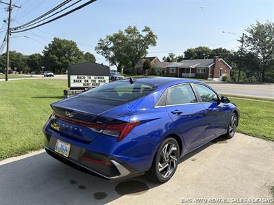 2024 Hyundai Elantra SEL   - Photo 5 - Newport, KY 41071