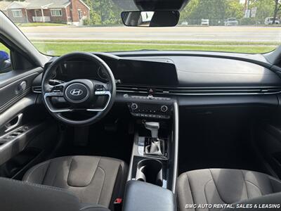 2024 Hyundai Elantra SEL   - Photo 11 - Newport, KY 41071