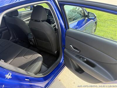 2024 Hyundai Elantra SEL   - Photo 14 - Newport, KY 41071