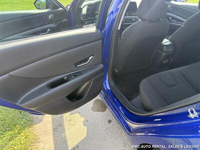 2024 Hyundai Elantra SEL   - Photo 12 - Newport, KY 41071
