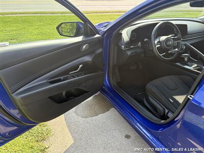2024 Hyundai Elantra SEL   - Photo 9 - Newport, KY 41071