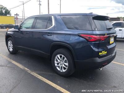 2023 Chevrolet Traverse LS   - Photo 4 - Newport, KY 41071