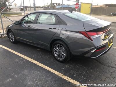 2024 Hyundai Elantra SEL   - Photo 4 - Newport, KY 41071