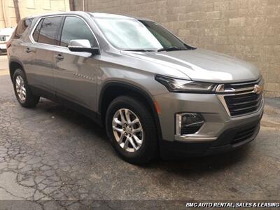 2023 Chevrolet Traverse LS   - Photo 2 - Newport, KY 41071