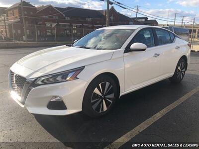 2022 Nissan Altima 2.5 SV   - Photo 2 - Newport, KY 41071