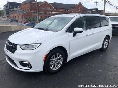 2023 Chrysler Pacifica   - Photo 2 - Newport, KY 41071