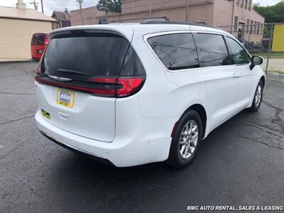 2023 Chrysler Pacifica   - Photo 5 - Newport, KY 41071