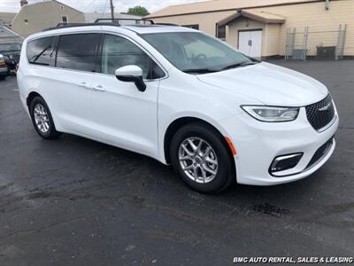 2023 Chrysler Pacifica   - Photo 8 - Newport, KY 41071