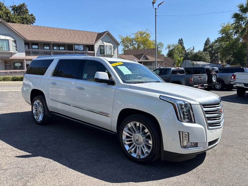 2017 Cadillac Escalade ESV Platinum photo 4