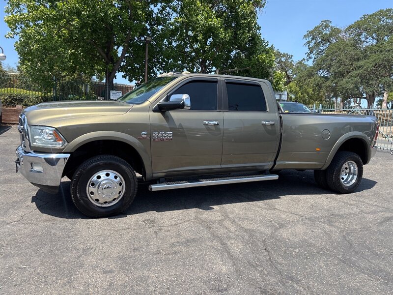 2013 RAM 3500 Laramie Crew Cab*4X4*DRW*Tow Package*Rear Camera*  