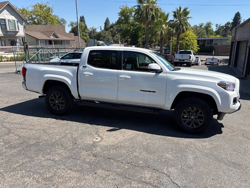 2023 Toyota Tacoma SR5 V6 photo 7