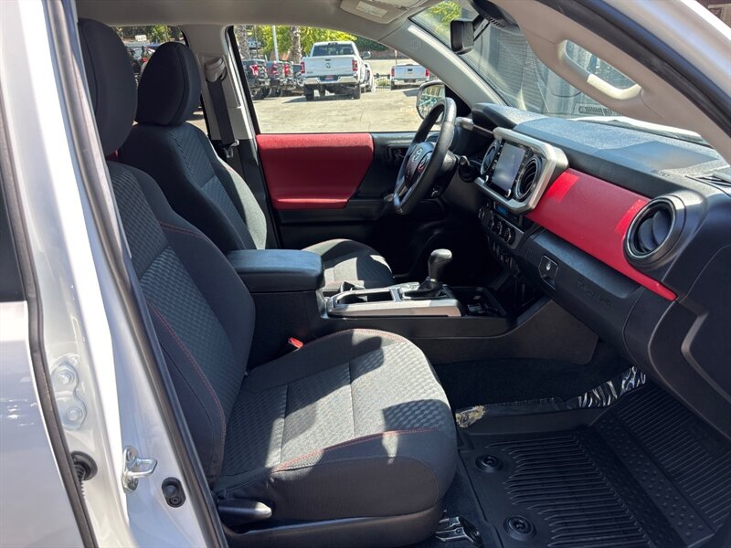 2023 Toyota Tacoma SR5 V6 photo 22